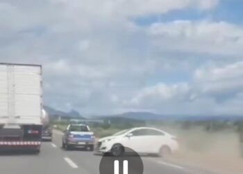 VÍDEO PERSEGUIÇÃO: PRF prende homem e apreende adolescente em carro roubado no ES