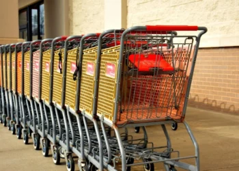 DOMINGO NÃO ABRE: Supermercados podem estender horário de atendimento durante a semana