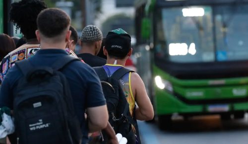 setor-de-servicos-cresce-0,3%-em-janeiro-e-volta-ao-nivel-recorde